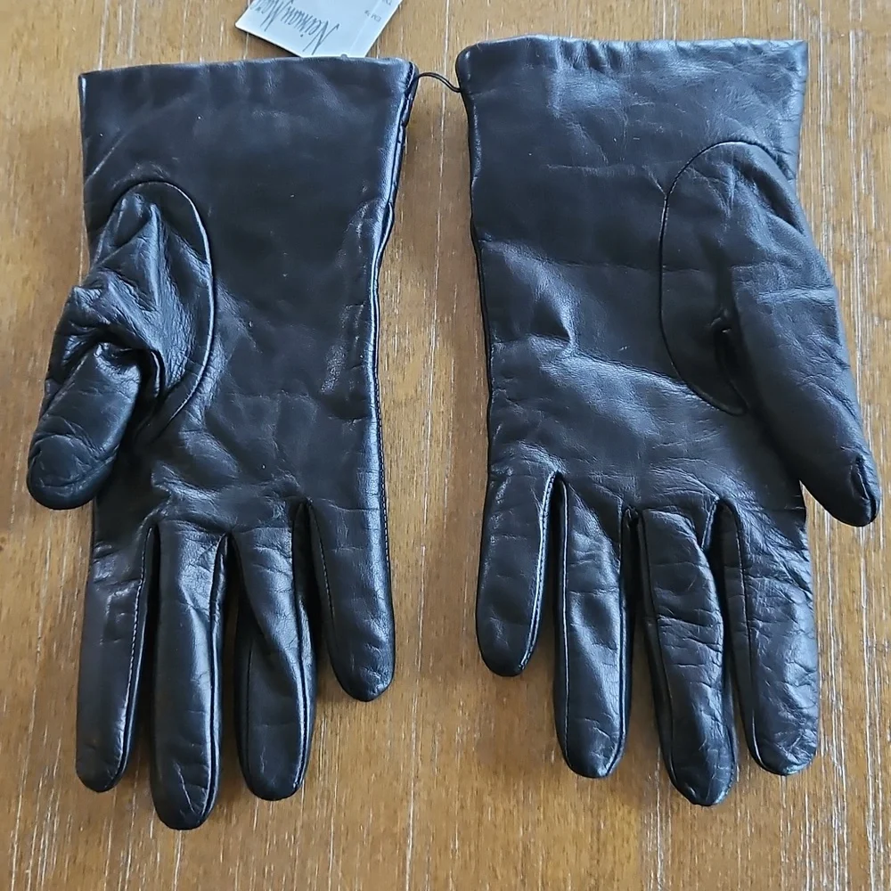 Nwt Neiman Marcus Elegant Black Leather And Cashmere Gloves with Cream Bows